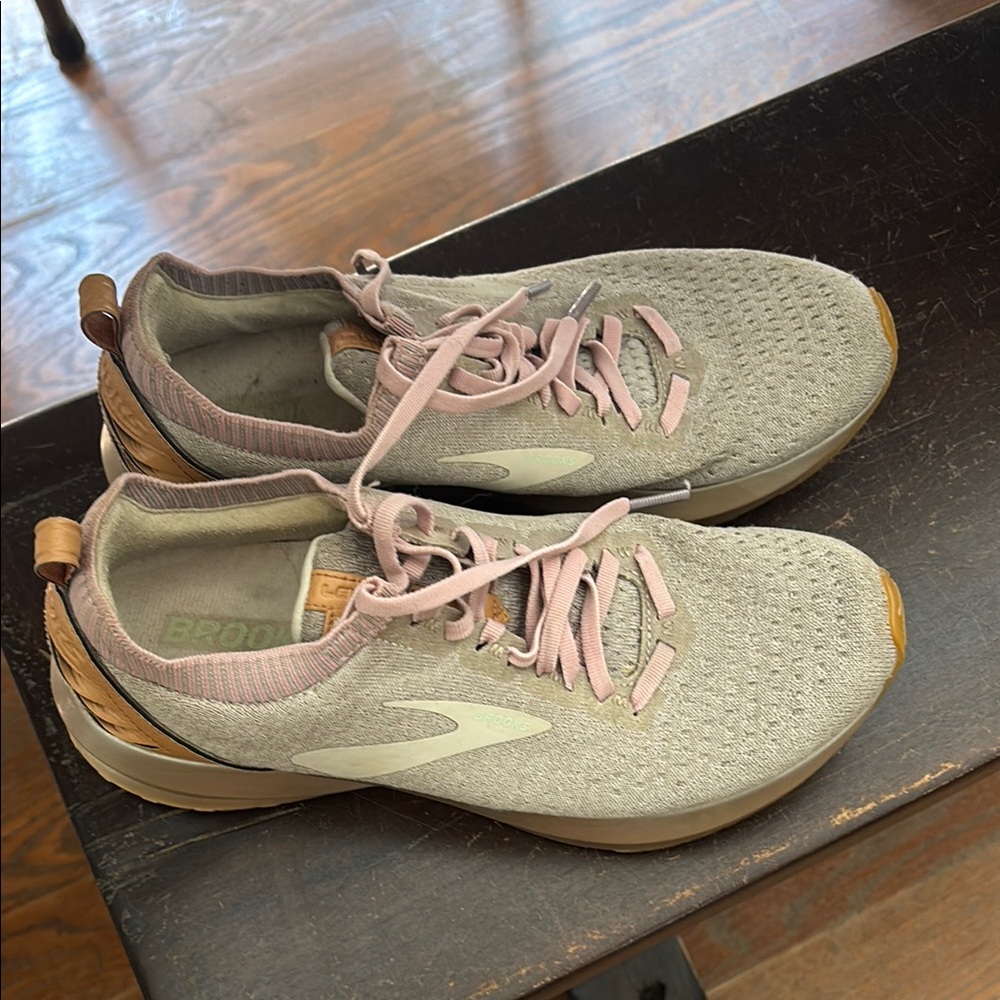 Brooks Gray and Tan Sneakers with Cushioned Sole